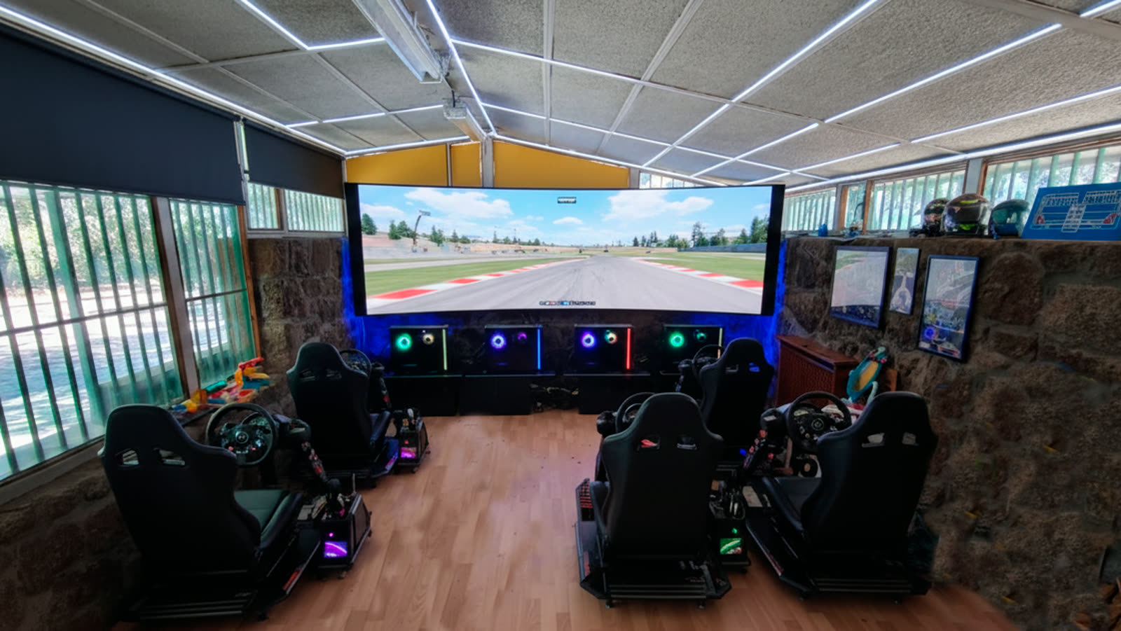 Sala de simuladores para el torneo